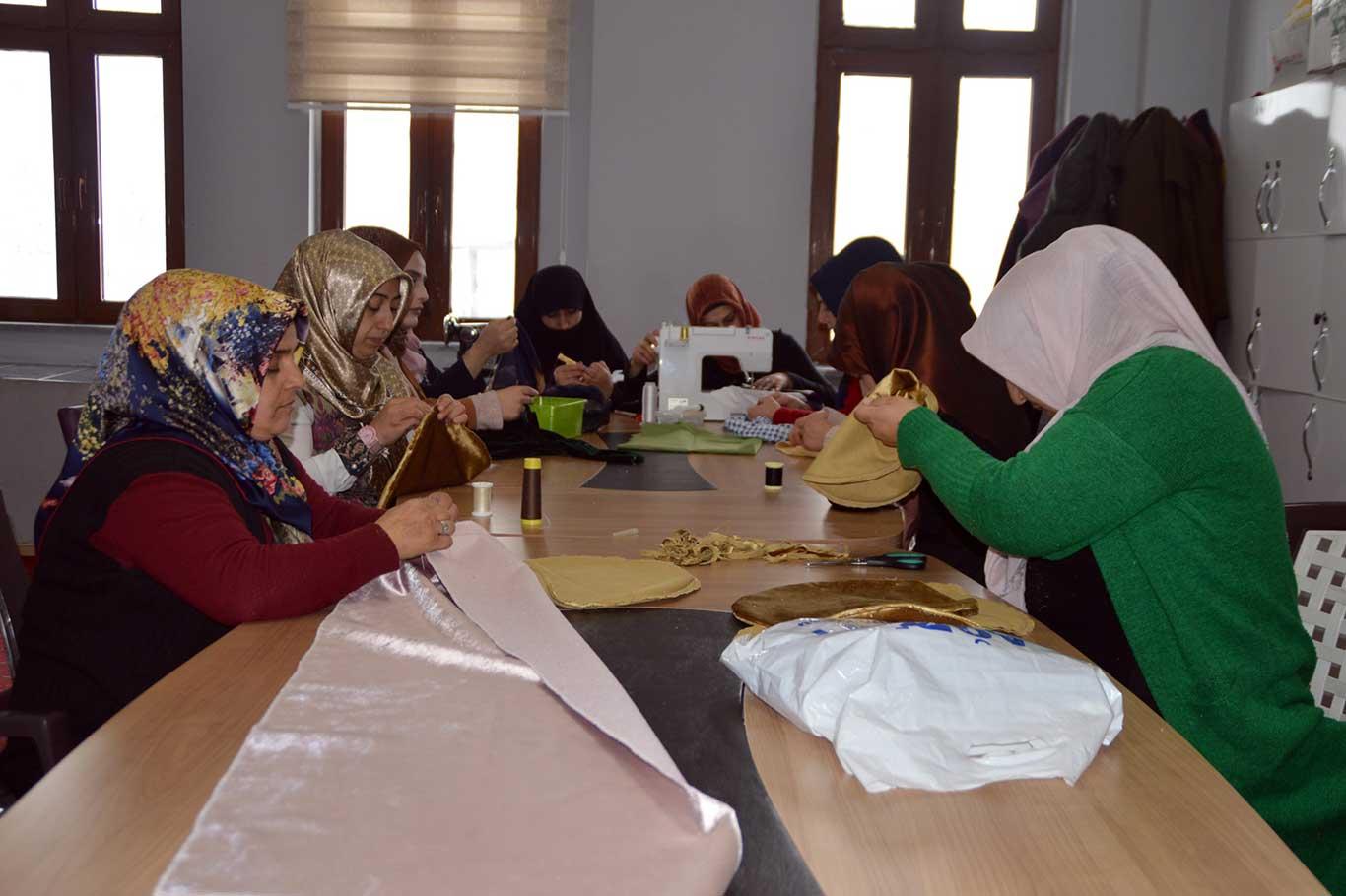 Ağrılı kadınlar ADEM'le ev ekonomilerine katkı sağlıyorlar